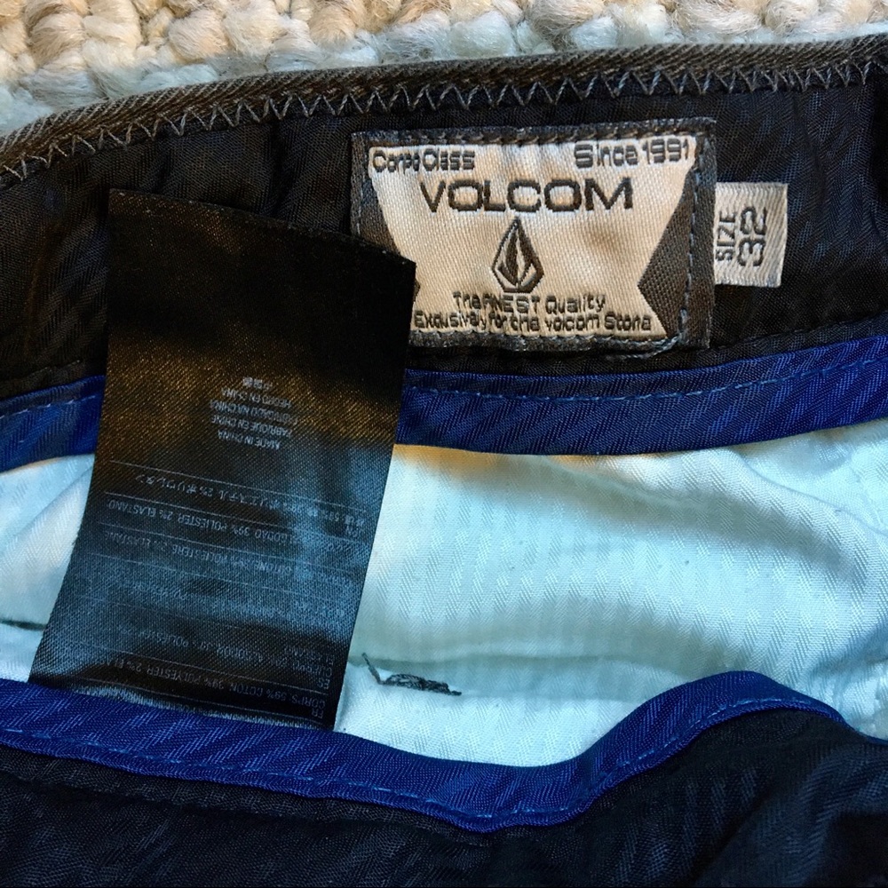 Volcom:🤘shorts, gray, waist 32 - Picture 3 of 5
